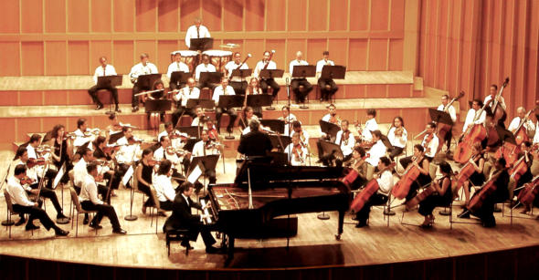 Beethovens 5. Klavierkonzert mit dem Orquesta Sinfnica National unter der Leitung von Enrique Prez Mesa